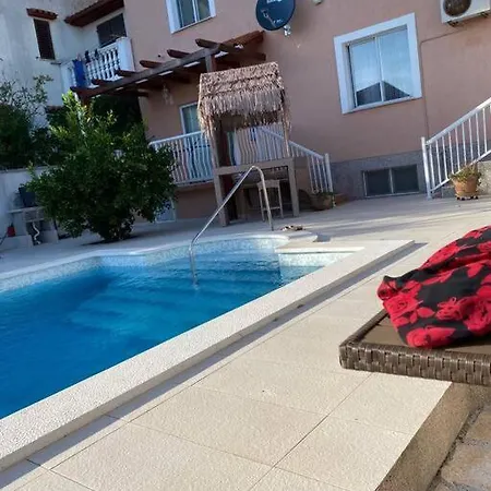 Lovely 3 Bedroom Apartment In Quiet Area W/ Pool Pula Exterior photo