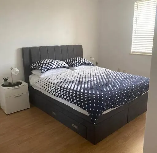 Lovely 3 Bedroom Apartment In Quiet Area W/ Pool