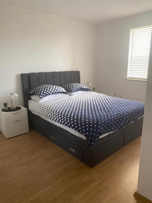 Lovely 3 Bedroom In Quiet Area W/ Pool Lägenhet
