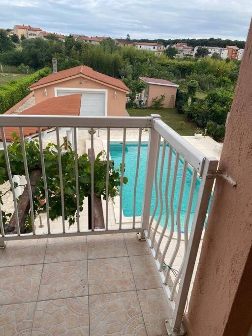 Lovely 3 Bedroom In Quiet Area W/ Pool Pula