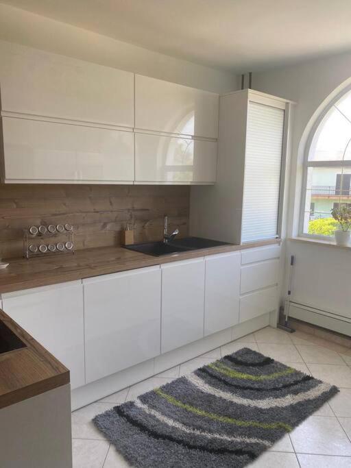 Lovely 3 Bedroom In Quiet Area W/ Pool Lägenhet *